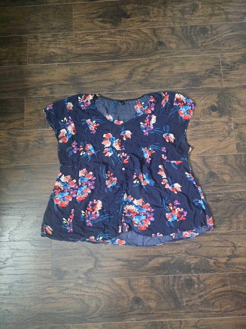 Torrid | Navy Floral V-Neck Short Sleeve Top Size 3